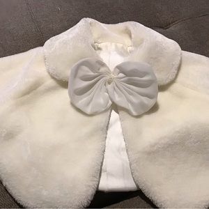 Little girls ivory shawl. Size L.
